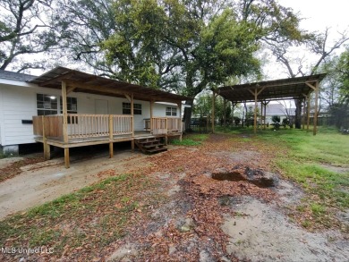 Beach Home For Sale in Pascagoula, Mississippi