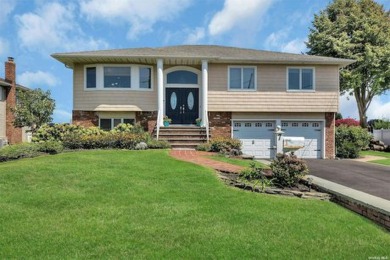 Beach Home For Sale in West Islip, New York