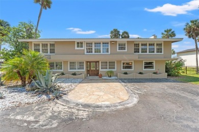 Beach Home For Sale in Crystal River, Florida