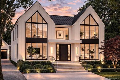 Beach Home For Sale in East Marion, New York