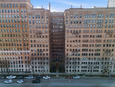 Beach Condo For Sale in Chicago, Illinois