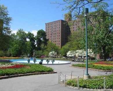 Beach Condo Sale Pending in Bronx, New York