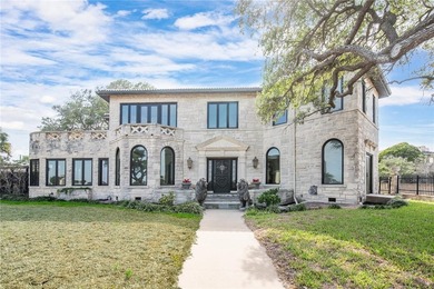 Beach Home For Sale in Corpus Christi, Texas