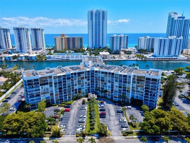 Beach Condo For Sale in Hallandale Beach, Florida