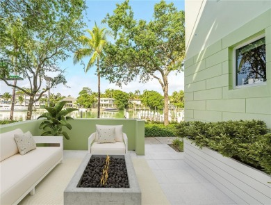 Beach Townhome/Townhouse For Sale in Miami Beach, Florida