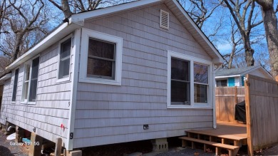 Beach Home For Sale in Baiting Hollow, New York