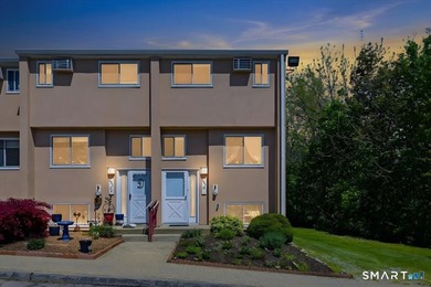 Beach Townhome/Townhouse Sale Pending in Groton, Connecticut
