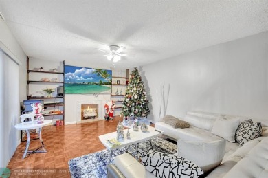 Beach Townhome/Townhouse For Sale in Palm Springs, Florida