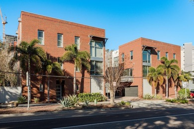 Beach Townhome/Townhouse Sale Pending in St. Petersburg, Florida