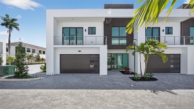 Beach Townhome/Townhouse For Sale in Dania, Florida