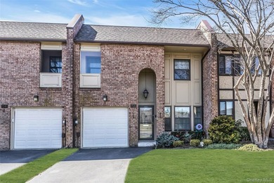 Beach Condo Sale Pending in Massapequa Park, New York