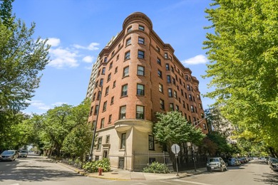 Beach Condo Sale Pending in Chicago, Illinois