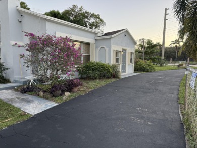 Beach Home For Sale in Delray Beach, Florida