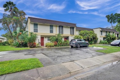 Beach Townhome/Townhouse Sale Pending in Hollywood, Florida