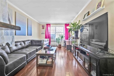 Beach Home For Sale in Flushing, New York