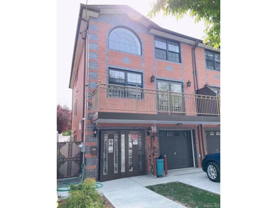 Beach Home For Sale in College Point, New York