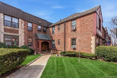 Beach Condo For Sale in East Elmhurst, New York