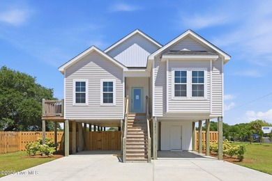 Beach Home For Sale in Cedar Point, North Carolina