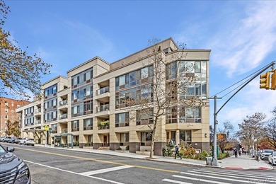 Beach Condo For Sale in Forest Hills, New York