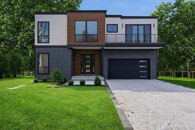 Beach Home For Sale in Southold, New York
