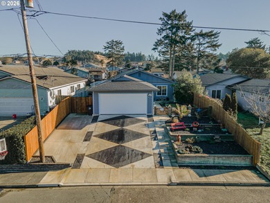 Beach Home For Sale in Coos Bay, Oregon