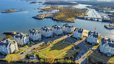 Beach Condo For Sale in New Rochelle, New York