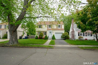 Beach Home Sale Pending in West Haven, Connecticut