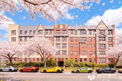 Beach Home For Sale in Great Neck, New York