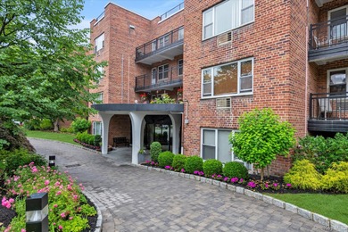 Beach Home Sale Pending in Great Neck, New York