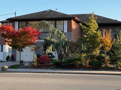 Beach Home For Sale in Malba, New York