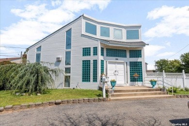 Beach Home For Sale in Lindenhurst, New York