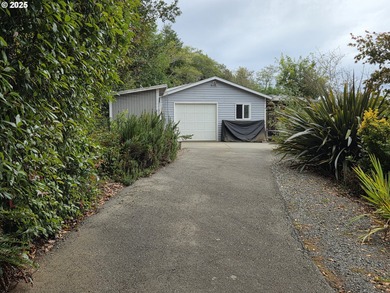 Beach Home For Sale in Brookings, Oregon