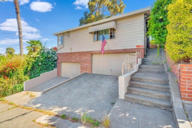 Beach Townhome/Townhouse For Sale in Oakland, California