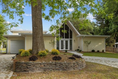 Beach Home For Sale in Pine Knoll Shores, North Carolina