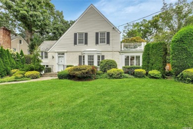 Beach Home Sale Pending in Port Washington, New York