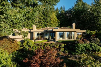 Beach Home For Sale in North Saanich, 