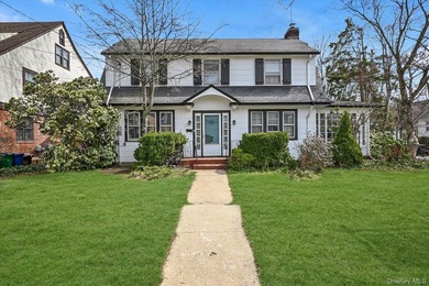 Beach Home For Sale in Beechhurst, New York