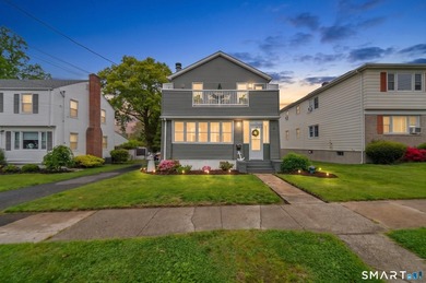 Beach Home Active Under Contract in West Haven, Connecticut