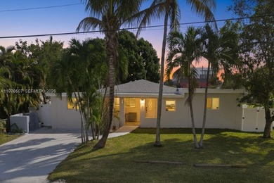 Beach Townhome/Townhouse For Sale in Hollywood, Florida