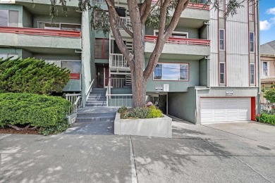 Beach Condo For Sale in Oakland, California