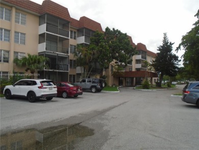 Beach Condo For Sale in Lauderhill, Florida