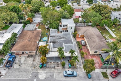 Beach Townhome/Townhouse For Sale in Miami, Florida