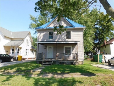 Beach Home For Sale in Conneaut, Ohio
