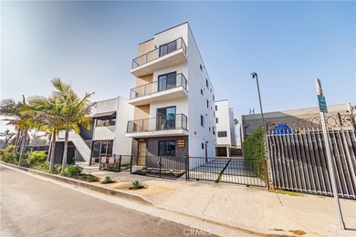 Beach Townhome/Townhouse For Sale in Marina Del Rey, California