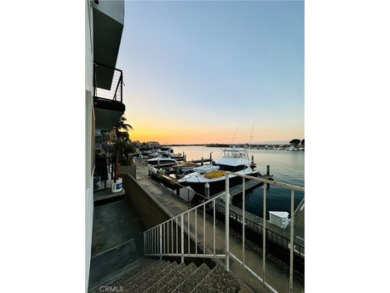 Beach Condo For Sale in Huntington Beach, California