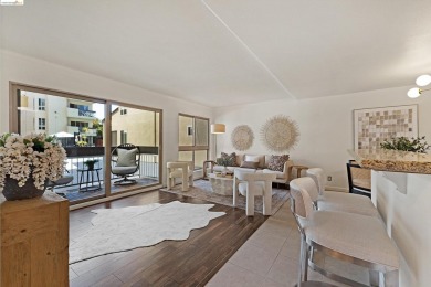 Beach Condo For Sale in Oakland, California