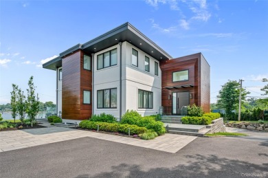 Beach Home For Sale in Great Neck, New York