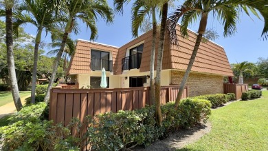 Beach Townhome/Townhouse For Sale in Deerfield Beach, Florida