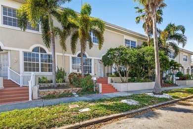Beach Townhome/Townhouse Sale Pending in Tampa, Florida
