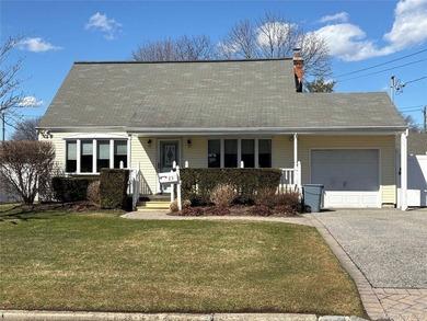 Beach Home For Sale in North Babylon, New York